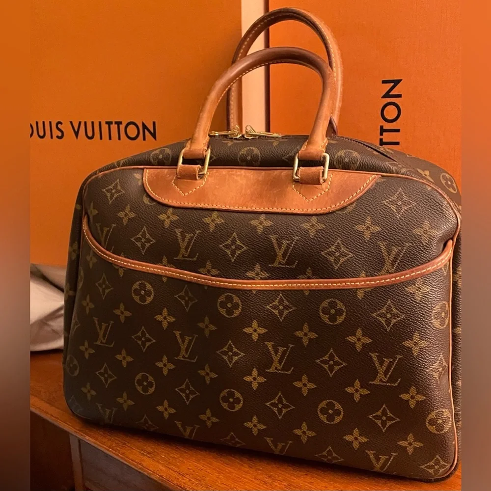 Authentic Louis Vuitton Deauville - Picture 8 of 16